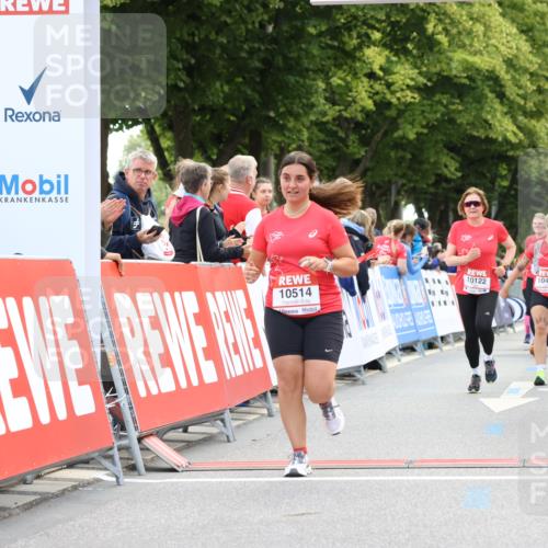 08.06.2024 - REWE Women's Run Strokosch-Dieckow http://msf.ph/oto/6256542 09.06.2024 10:07:57 Ziel 10122, 10293, 10378, 10382, 10435, 10514, 10541, 10569 meine-sportfotos.de