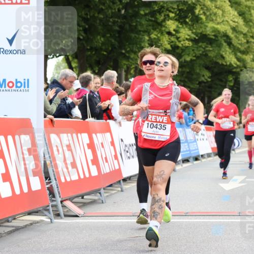 08.06.2024 - REWE Women's Run Strokosch-Dieckow http://msf.ph/oto/6256612 09.06.2024 10:08:00 Ziel 10122, 10293, 10378, 10435, 10514, 10541, 10569 meine-sportfotos.de