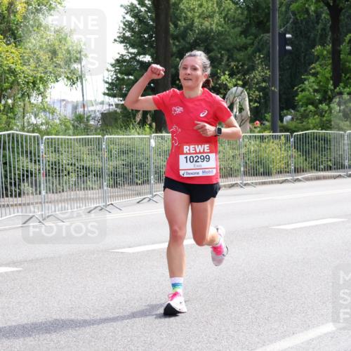 08.06.2024 - REWE Women's Run Strokosch-Dieckow http://msf.ph/oto/6256622 09.06.2024 09:40:39 Laufen 10299 meine-sportfotos.de