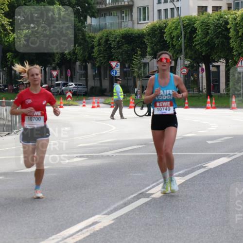 08.06.2024 - REWE Women's Run Strokosch-Dieckow http://msf.ph/oto/6256632 09.06.2024 09:40:45 Laufen 10749, 10700, 3, 9 meine-sportfotos.de