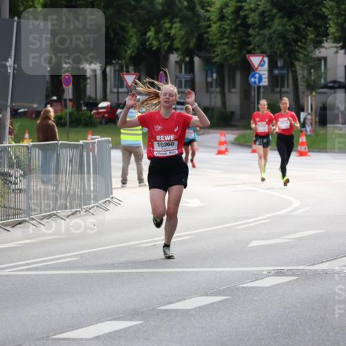 08.06.2024 - REWE Women's Run Strokosch-Dieckow http://msf.ph/oto/6256665 09.06.2024 09:42:38 Laufen 10360, 10074, 10460 meine-sportfotos.de