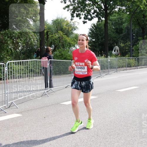 08.06.2024 - REWE Women's Run Strokosch-Dieckow http://msf.ph/oto/6256702 09.06.2024 09:42:56 Laufen 10460 meine-sportfotos.de