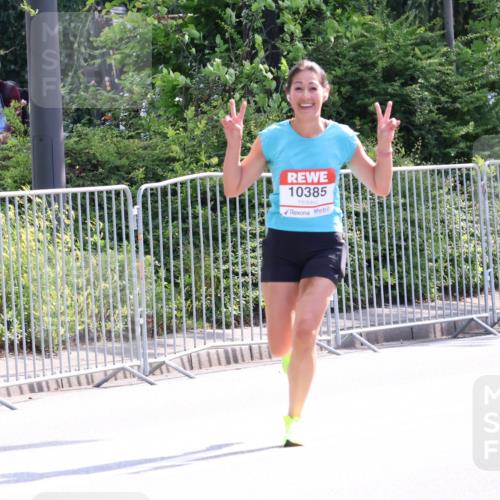 08.06.2024 - REWE Women's Run Strokosch-Dieckow http://msf.ph/oto/6256751 09.06.2024 09:43:39 Laufen 10385 meine-sportfotos.de