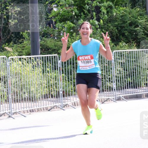 08.06.2024 - REWE Women's Run Strokosch-Dieckow http://msf.ph/oto/6256753 09.06.2024 09:43:40 Laufen 10385 meine-sportfotos.de