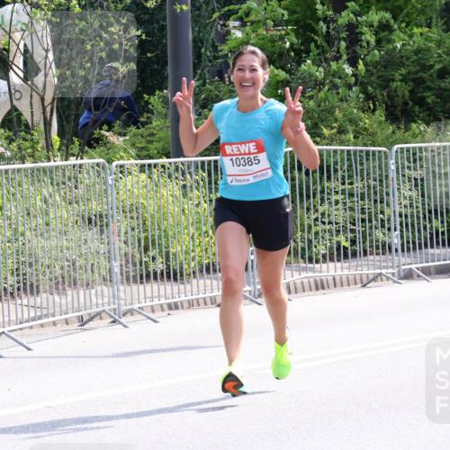 08.06.2024 - REWE Women's Run Strokosch-Dieckow http://msf.ph/oto/6256754 09.06.2024 09:43:40 Laufen 10385 meine-sportfotos.de
