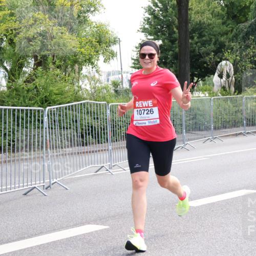 08.06.2024 - REWE Women's Run Strokosch-Dieckow http://msf.ph/oto/6256777 09.06.2024 09:43:48 Laufen 10726 meine-sportfotos.de