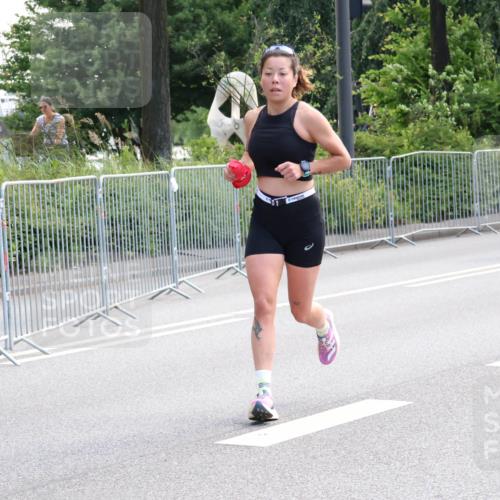 08.06.2024 - REWE Women's Run Strokosch-Dieckow http://msf.ph/oto/6256784 09.06.2024 09:43:55 Laufen 10597 meine-sportfotos.de