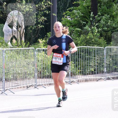 08.06.2024 - REWE Women's Run Strokosch-Dieckow http://msf.ph/oto/6256803 09.06.2024 09:44:31 Laufen 10719 meine-sportfotos.de