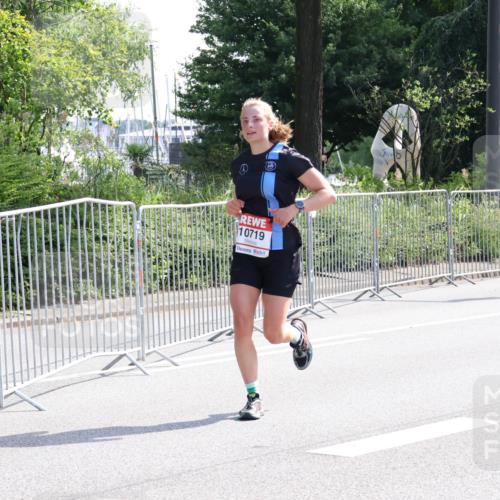 08.06.2024 - REWE Women's Run Strokosch-Dieckow http://msf.ph/oto/6256807 09.06.2024 09:44:33 Laufen 10719 meine-sportfotos.de