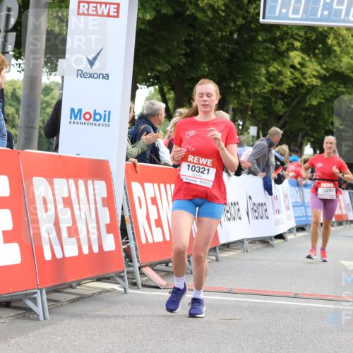 08.06.2024 - REWE Women's Run Strokosch-Dieckow http://msf.ph/oto/6256831 09.06.2024 10:08:12 Ziel 10294, 10321, 10501, 10545 meine-sportfotos.de