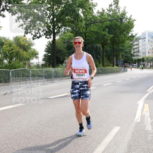 08.06.2024 - REWE Women's Run Strokosch-Dieckow http://msf.ph/oto/6256857 09.06.2024 09:45:11 Laufen 10041 meine-sportfotos.de