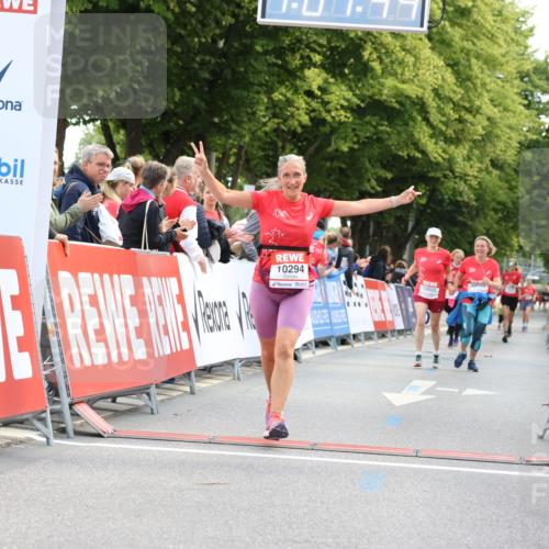 08.06.2024 - REWE Women's Run Strokosch-Dieckow http://msf.ph/oto/6256940 09.06.2024 10:08:14 Ziel 10294, 10321, 10371, 10501, 10545 meine-sportfotos.de