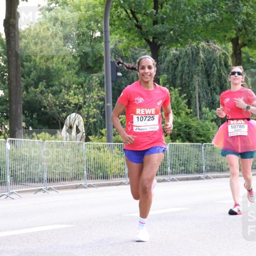 08.06.2024 - REWE Women's Run Strokosch-Dieckow http://msf.ph/oto/6256946 09.06.2024 09:46:26 Laufen 10725, 10780, 10532 meine-sportfotos.de