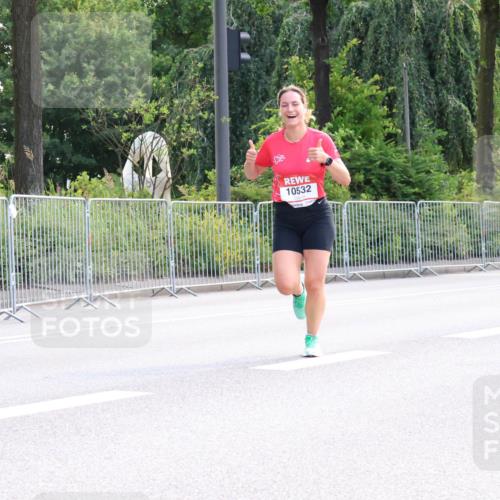 08.06.2024 - REWE Women's Run Strokosch-Dieckow http://msf.ph/oto/6256960 09.06.2024 09:46:30 Laufen 10532 meine-sportfotos.de