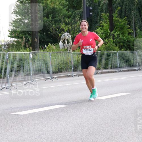 08.06.2024 - REWE Women's Run Strokosch-Dieckow http://msf.ph/oto/6256962 09.06.2024 09:46:30 Laufen 10532 meine-sportfotos.de