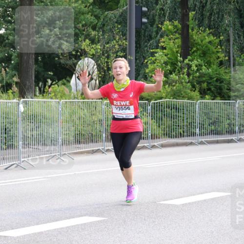 08.06.2024 - REWE Women's Run Strokosch-Dieckow http://msf.ph/oto/6256974 09.06.2024 09:46:34 Laufen 10556 meine-sportfotos.de