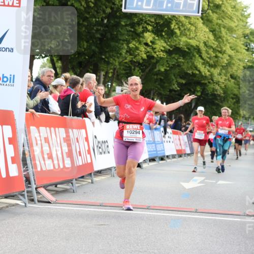 08.06.2024 - REWE Women's Run Strokosch-Dieckow http://msf.ph/oto/6256986 09.06.2024 10:08:14 Ziel 10294, 10321, 10371, 10501, 10545 meine-sportfotos.de