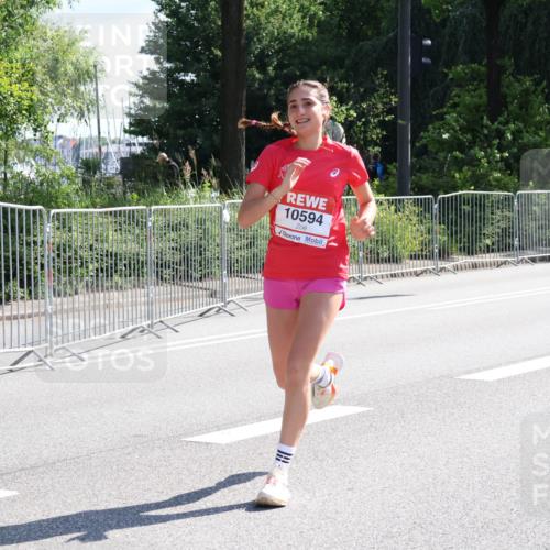 08.06.2024 - REWE Women's Run Strokosch-Dieckow http://msf.ph/oto/6256989 09.06.2024 09:46:56 Laufen 10594 meine-sportfotos.de