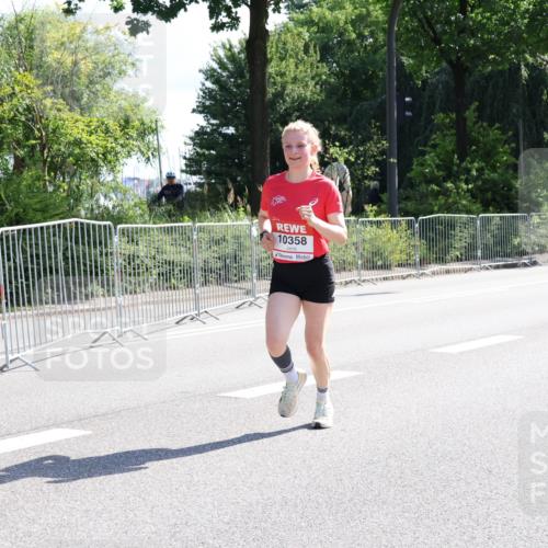 08.06.2024 - REWE Women's Run Strokosch-Dieckow http://msf.ph/oto/6257025 09.06.2024 09:47:26 Laufen 10358 meine-sportfotos.de