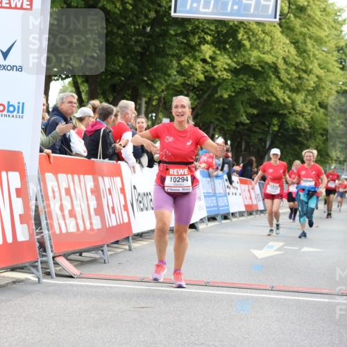08.06.2024 - REWE Women's Run Strokosch-Dieckow http://msf.ph/oto/6257031 09.06.2024 10:08:14 Ziel 10294, 10321, 10371, 10501, 10545 meine-sportfotos.de