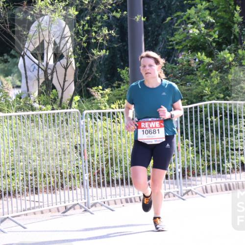 08.06.2024 - REWE Women's Run Strokosch-Dieckow http://msf.ph/oto/6257067 09.06.2024 09:47:59 Laufen 10681 meine-sportfotos.de