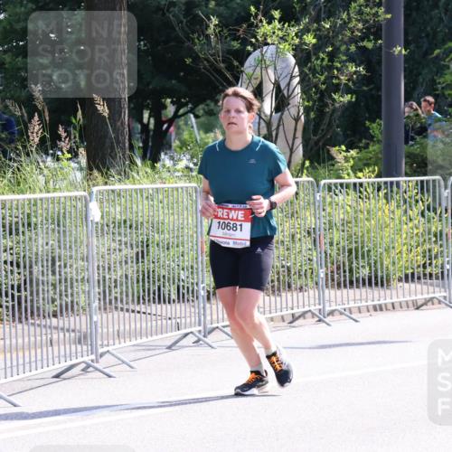 08.06.2024 - REWE Women's Run Strokosch-Dieckow http://msf.ph/oto/6257069 09.06.2024 09:48:00 Laufen 10681 meine-sportfotos.de