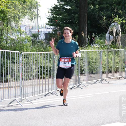 08.06.2024 - REWE Women's Run Strokosch-Dieckow http://msf.ph/oto/6257072 09.06.2024 09:48:01 Laufen 10681 meine-sportfotos.de