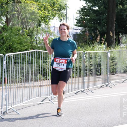 08.06.2024 - REWE Women's Run Strokosch-Dieckow http://msf.ph/oto/6257074 09.06.2024 09:48:02 Laufen 10681 meine-sportfotos.de