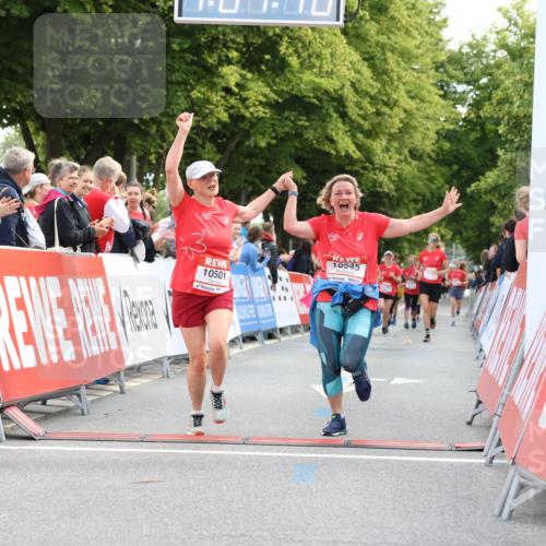 08.06.2024 - REWE Women's Run Strokosch-Dieckow http://msf.ph/oto/6257078 09.06.2024 10:08:17 Ziel 10110, 10294, 10324, 10371, 10501, 10545 meine-sportfotos.de