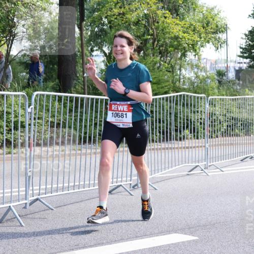08.06.2024 - REWE Women's Run Strokosch-Dieckow http://msf.ph/oto/6257081 09.06.2024 09:48:03 Laufen 10681 meine-sportfotos.de