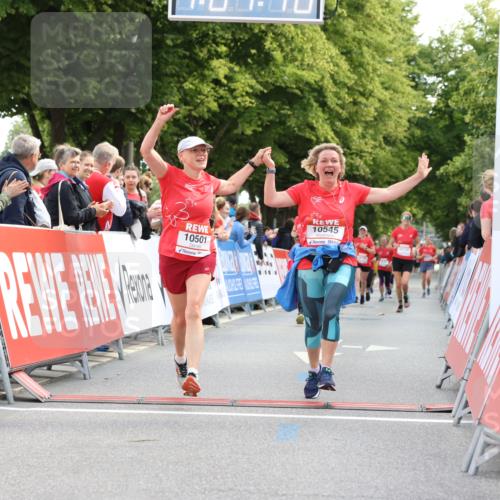 08.06.2024 - REWE Women's Run Strokosch-Dieckow http://msf.ph/oto/6257082 09.06.2024 10:08:17 Ziel 10110, 10294, 10324, 10371, 10501, 10545 meine-sportfotos.de