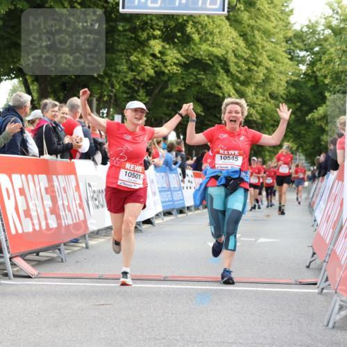08.06.2024 - REWE Women's Run Strokosch-Dieckow http://msf.ph/oto/6257087 09.06.2024 10:08:18 Ziel 10110, 10294, 10324, 10371, 10501, 10545 meine-sportfotos.de