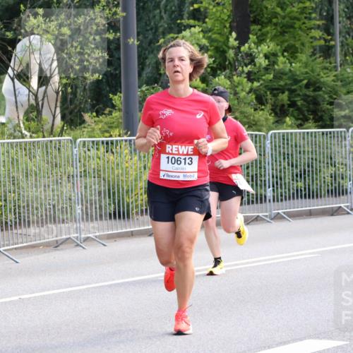 08.06.2024 - REWE Women's Run Strokosch-Dieckow http://msf.ph/oto/6257089 09.06.2024 09:48:08 Laufen 10613 meine-sportfotos.de