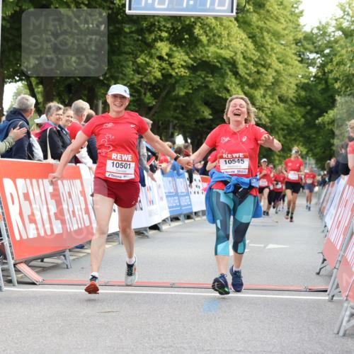 08.06.2024 - REWE Women's Run Strokosch-Dieckow http://msf.ph/oto/6257102 09.06.2024 10:08:18 Ziel 10110, 10294, 10324, 10371, 10501, 10545 meine-sportfotos.de