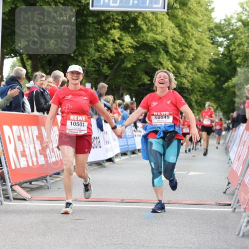 08.06.2024 - REWE Women's Run Strokosch-Dieckow http://msf.ph/oto/6257110 09.06.2024 10:08:18 Ziel 10110, 10294, 10324, 10371, 10501, 10545 meine-sportfotos.de