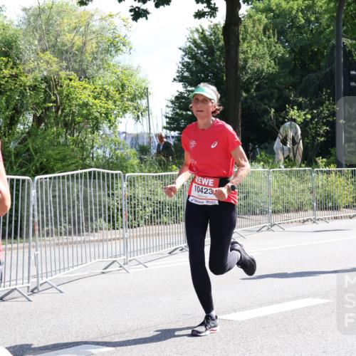 08.06.2024 - REWE Women's Run Strokosch-Dieckow http://msf.ph/oto/6257119 09.06.2024 09:48:40 Laufen 10722, 10423, 10200 meine-sportfotos.de
