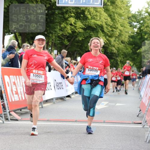 08.06.2024 - REWE Women's Run Strokosch-Dieckow http://msf.ph/oto/6257130 09.06.2024 10:08:18 Ziel 10110, 10294, 10324, 10371, 10501, 10545 meine-sportfotos.de