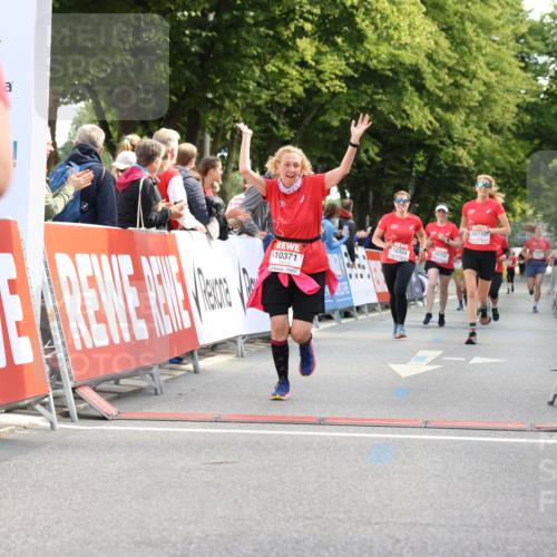 08.06.2024 - REWE Women's Run Strokosch-Dieckow http://msf.ph/oto/6257135 09.06.2024 10:08:21 Ziel 10081, 10110, 10142, 10315, 10324, 10371, 10501, 10545, 10792 meine-sportfotos.de
