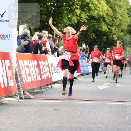 08.06.2024 - REWE Women's Run Strokosch-Dieckow http://msf.ph/oto/6257159 09.06.2024 10:08:21 Ziel 10081, 10110, 10142, 10315, 10324, 10371, 10501, 10545, 10792 meine-sportfotos.de