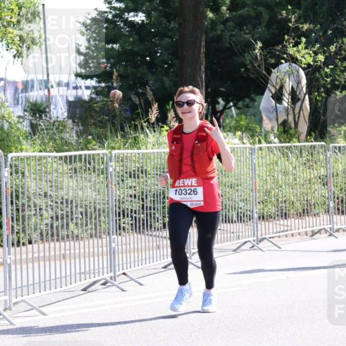 08.06.2024 - REWE Women's Run Strokosch-Dieckow http://msf.ph/oto/6257167 09.06.2024 09:49:05 Laufen 10326, 10328 meine-sportfotos.de