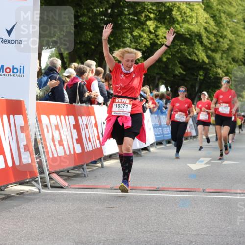 08.06.2024 - REWE Women's Run Strokosch-Dieckow http://msf.ph/oto/6257176 09.06.2024 10:08:22 Ziel 10081, 10110, 10142, 10315, 10324, 10371, 10501, 10545, 10792 meine-sportfotos.de