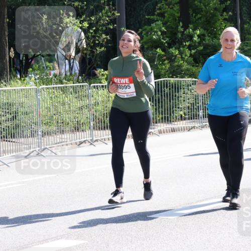 08.06.2024 - REWE Women's Run Strokosch-Dieckow http://msf.ph/oto/6257214 09.06.2024 09:49:31 Laufen 10095, 10664 meine-sportfotos.de