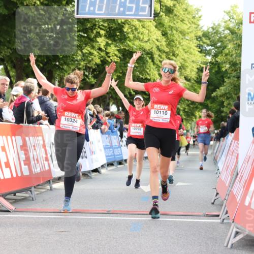 08.06.2024 - REWE Women's Run Strokosch-Dieckow http://msf.ph/oto/6257215 09.06.2024 10:08:25 Ziel 10081, 10110, 10142, 10315, 10324, 10371, 10685, 10710, 10792 meine-sportfotos.de