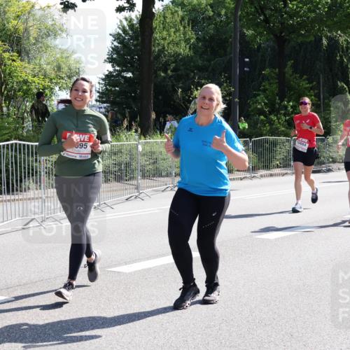 08.06.2024 - REWE Women's Run Strokosch-Dieckow http://msf.ph/oto/6257220 09.06.2024 09:49:33 Laufen 395, 10664, 10 meine-sportfotos.de