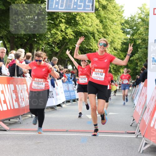 08.06.2024 - REWE Women's Run Strokosch-Dieckow http://msf.ph/oto/6257222 09.06.2024 10:08:25 Ziel 10081, 10110, 10142, 10315, 10324, 10371, 10685, 10710, 10792 meine-sportfotos.de