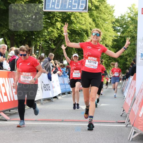 08.06.2024 - REWE Women's Run Strokosch-Dieckow http://msf.ph/oto/6257253 09.06.2024 10:08:25 Ziel 10081, 10110, 10142, 10315, 10324, 10371, 10685, 10710, 10792 meine-sportfotos.de