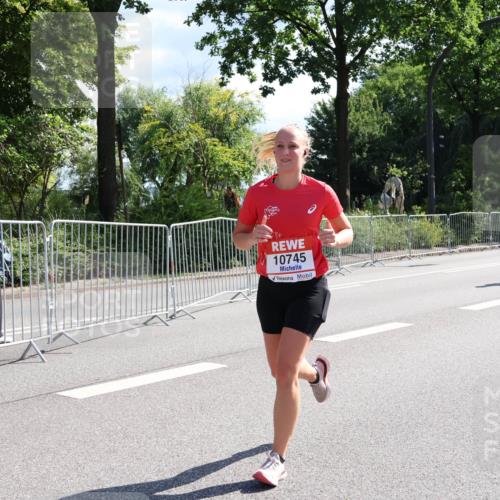 08.06.2024 - REWE Women's Run Strokosch-Dieckow http://msf.ph/oto/6257285 09.06.2024 09:49:56 Laufen 10745 meine-sportfotos.de