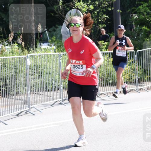 08.06.2024 - REWE Women's Run Strokosch-Dieckow http://msf.ph/oto/6257326 09.06.2024 09:50:13 Laufen 10625, 10104 meine-sportfotos.de