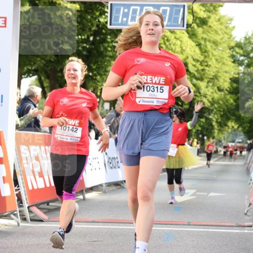 08.06.2024 - REWE Women's Run Strokosch-Dieckow http://msf.ph/oto/6257334 09.06.2024 10:08:30 Ziel 10081, 10110, 10142, 10315, 10324, 10685, 10710, 10792 meine-sportfotos.de