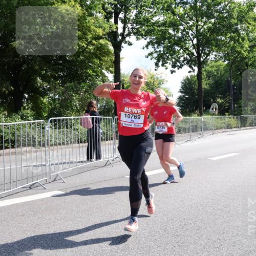 08.06.2024 - REWE Women's Run Strokosch-Dieckow http://msf.ph/oto/6257352 09.06.2024 09:50:19 Laufen 10769, 10735 meine-sportfotos.de